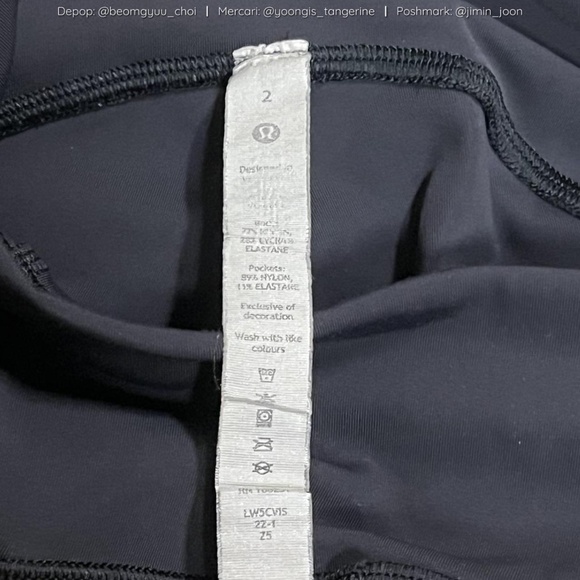 Black lululemon leggings with pockets - Picture 7 of 7